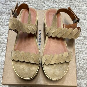 Lucky Brand Tan Suede Sandals with Scalloped Straps